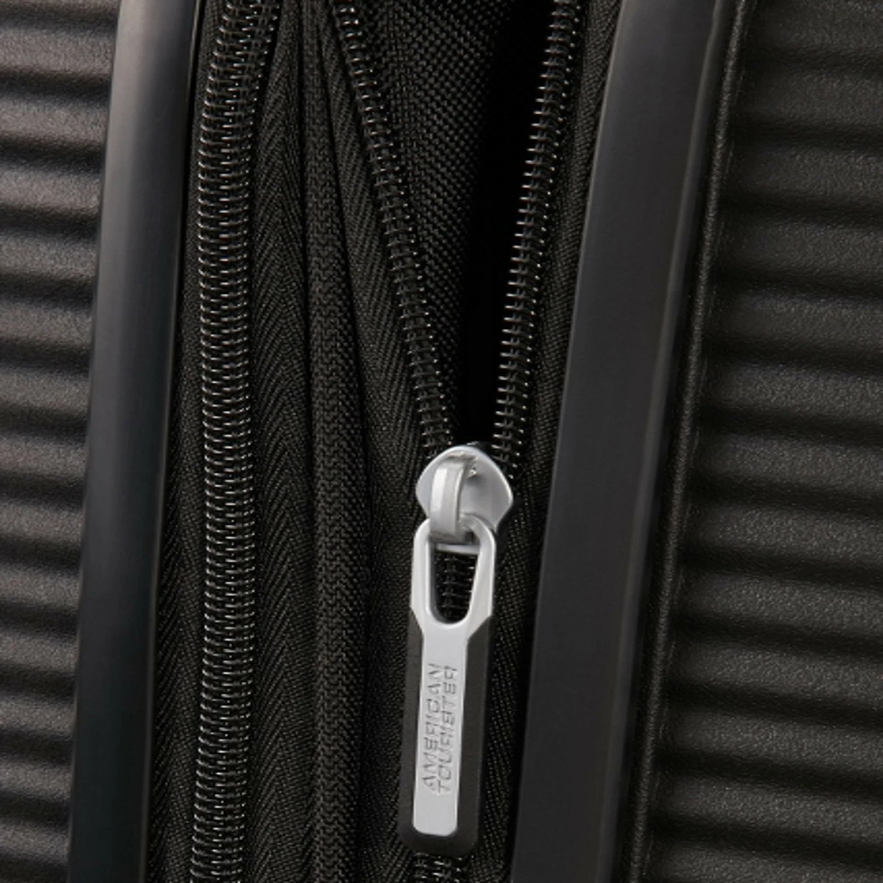 American Tourister Soundbox 4 Wheel Expandable Suitcase - 67cm 7 American Tourister Soundbox 4 Wheel Expandable Suitcase - 67cm - Image 7