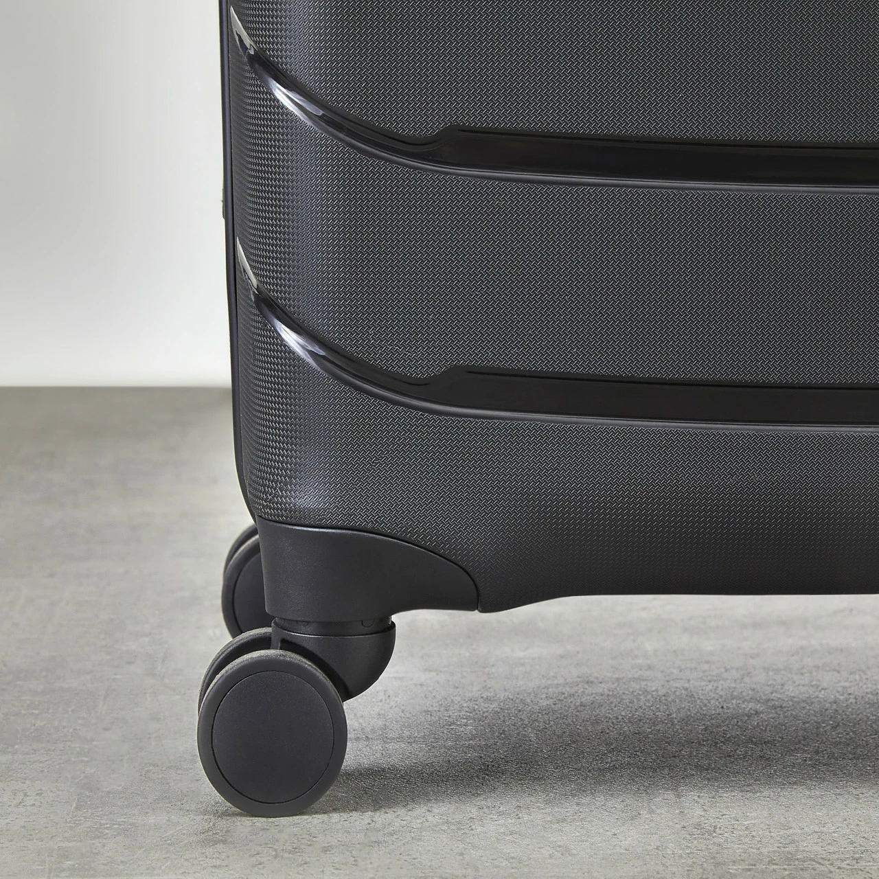 Rock Prime 4 Wheel Exp Cabin Suitcase - 56cm 5 Rock Prime 4 Wheel Exp Cabin Suitcase - 56cm - Image 5