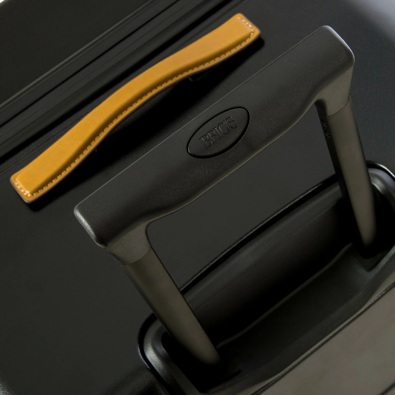 Bric's Bellagio 2 4 Wheel XL Travel Trunk - 82cm 11 Bric's Bellagio 2 4 Wheel XL Travel Trunk - 82cm - Image 11