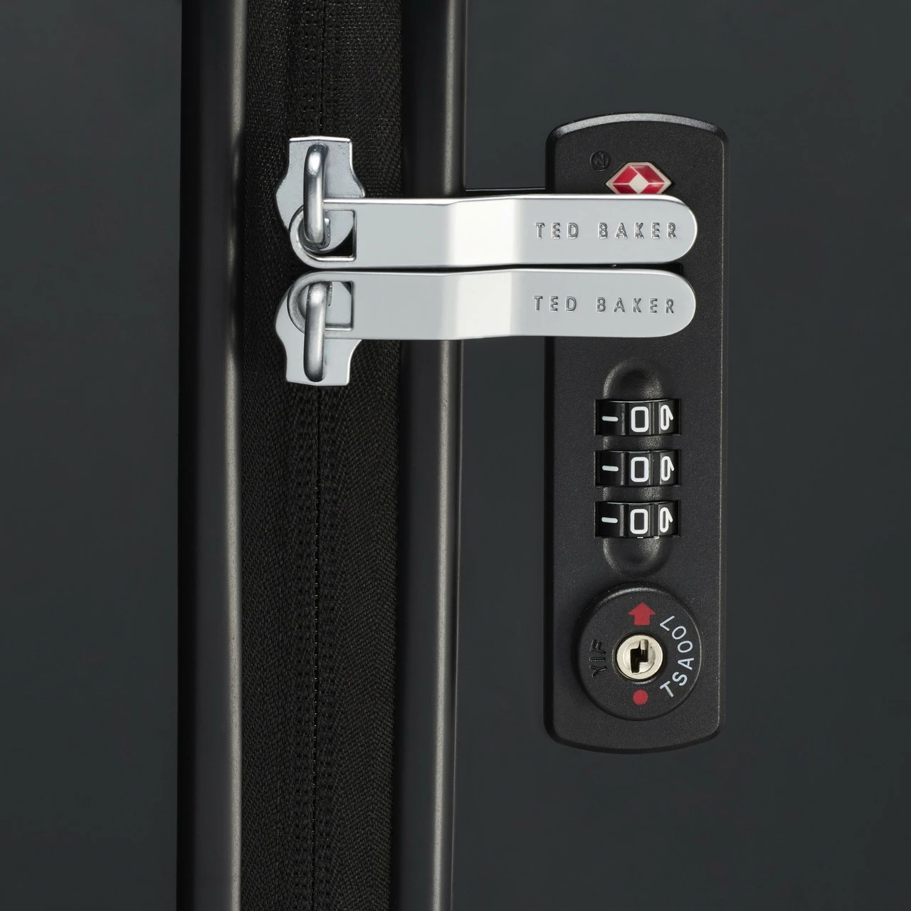 Ted Baker Take Flight 4 Wheel Medium Suitcase - 69cm 9 Ted Baker Take Flight 4 Wheel Medium Suitcase - 69cm - Image 9